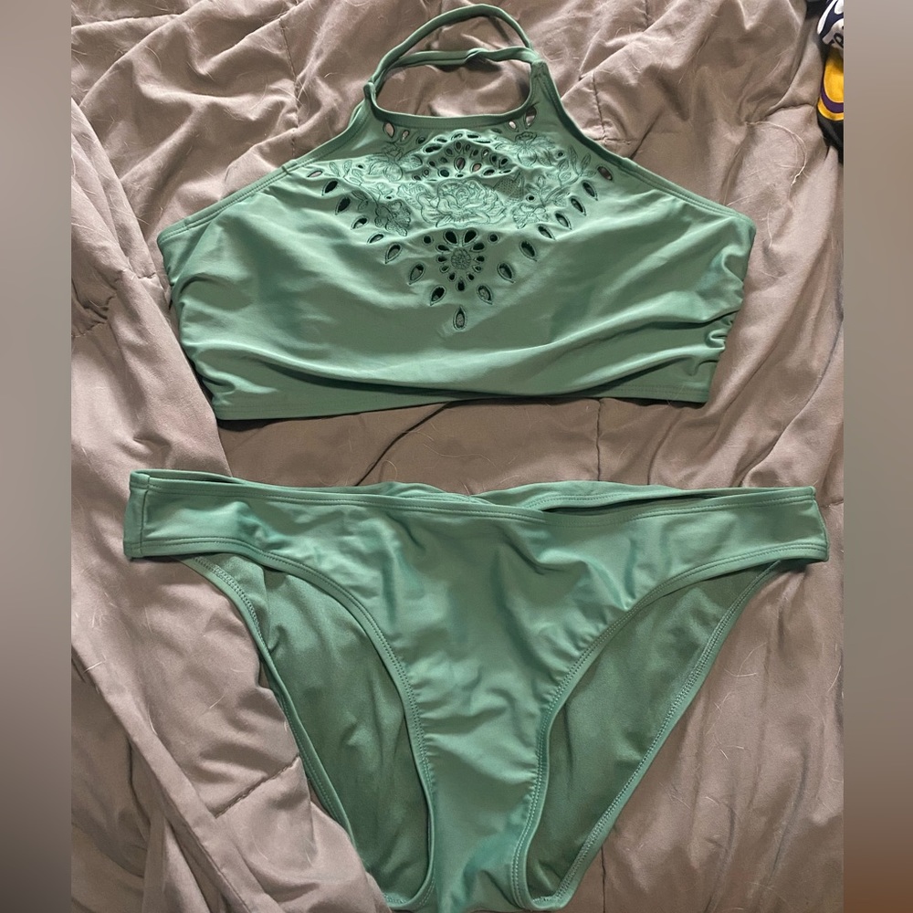 Green swimming suit 2-piece